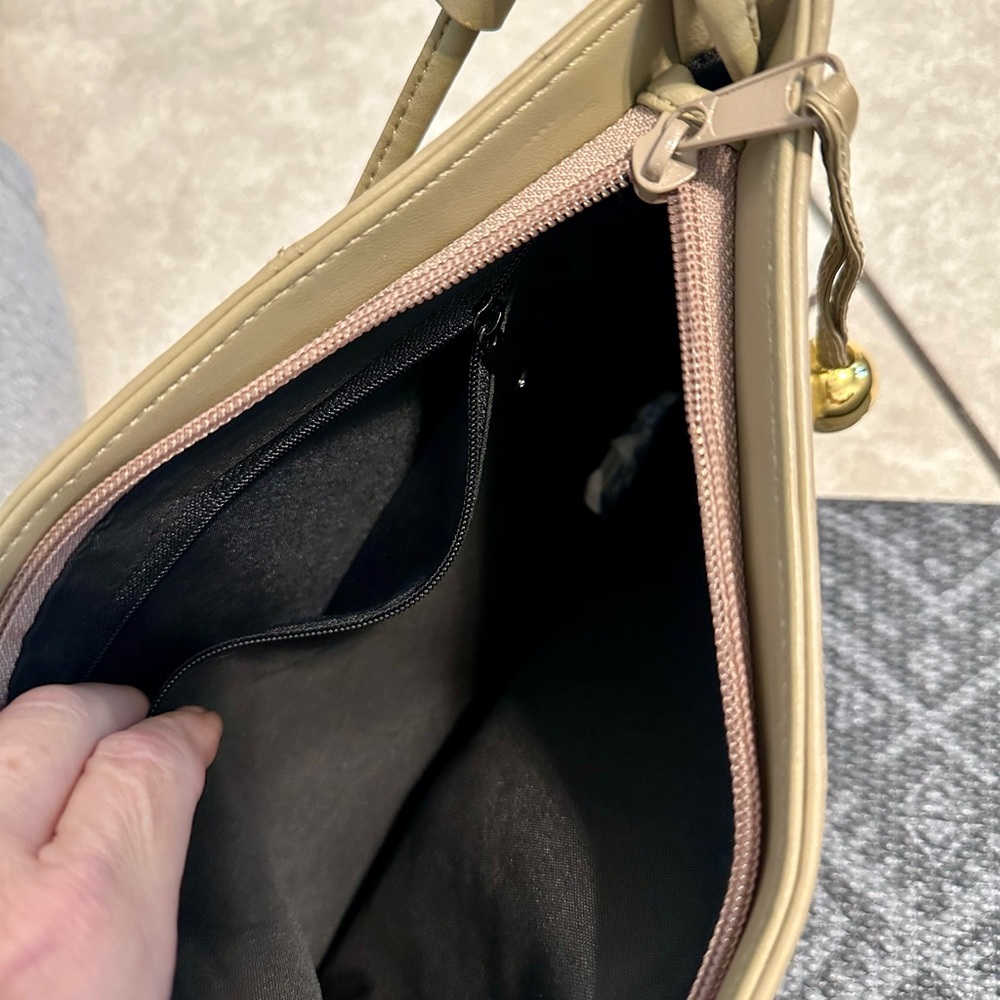 Mia MK Crossbody Logo Lock Purse - Picture 2 of 5